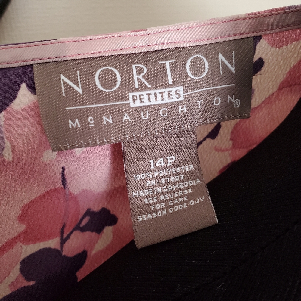 Dress. - Picture 3 of 3